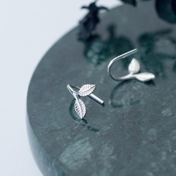 minimalist leaf earrings - Picture 4 of 8